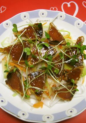 オリーブオイルで！鰹のたたきサラダ-レシピのメイン写真