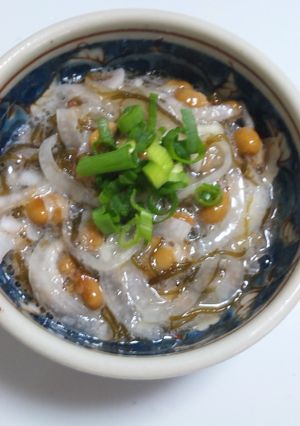 簡単に一品!新タマと納豆のもずく和え-レシピのメイン写真