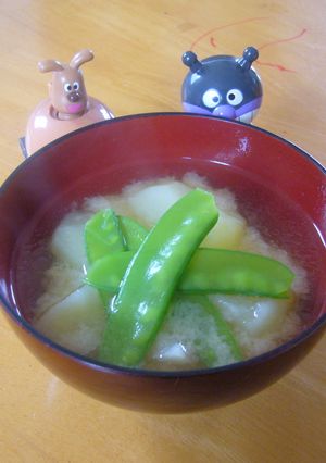 さやえんどうといもの結構いけてる味噌汁！-レシピのメイン写真