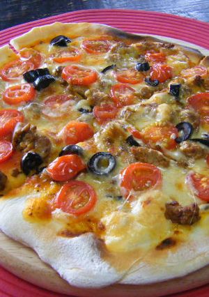 トマト＋ブラックオリーブのＰＩＺＺＡ-レシピのメイン写真