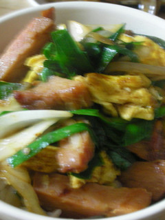 具たくさんニラ玉丼-レシピのメイン写真