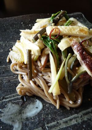 山菜焼き蕎麦ペペロンチーノ風-レシピのメイン写真