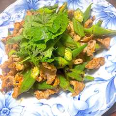 รูปของ オクラ豚肉炒め しそのせ