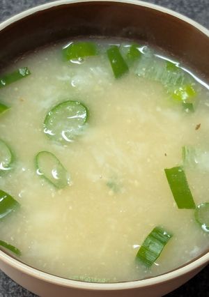 味噌を先に溶く！トロトロ山芋のおみそ汁-レシピのメイン写真