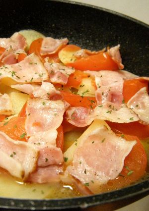 新じゃが・トマト・ベーコンの重ね蒸し焼き-レシピのメイン写真