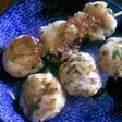 にんじんの葉と胡麻のはちみつ焼きだんご