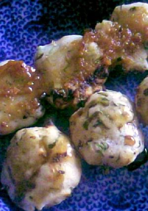にんじんの葉と胡麻のはちみつ焼きだんご-レシピのメイン写真