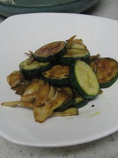 ズッキーニと舞茸の簡単炒め-レシピのメイン写真