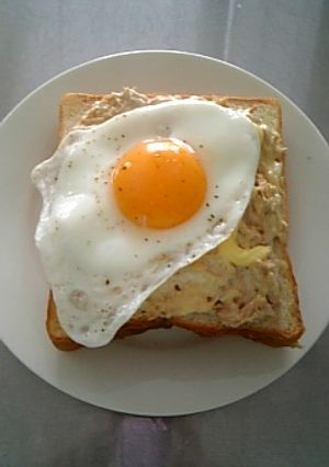 ハマる☆ツナマヨトースト目玉焼きのせ-レシピのメイン写真