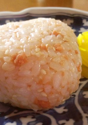 醤油バターの混ぜ込み鮭おにぎり-レシピのメイン写真
