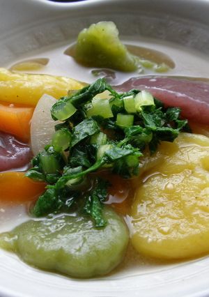 カラフル＆ぷるぷる♪野菜たっぷりすいとん-レシピのメイン写真
