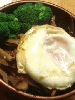 目玉焼きのせきんぴら丼-レシピのメイン写真