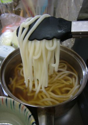 トングが1番!【うどんをつぎ分けるとき】-レシピのメイン写真