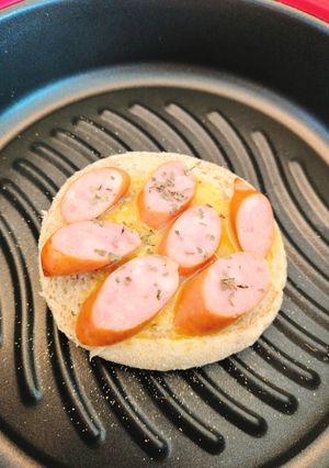 イングリッシュマフィンのウインナー乗せ-レシピのメイン写真