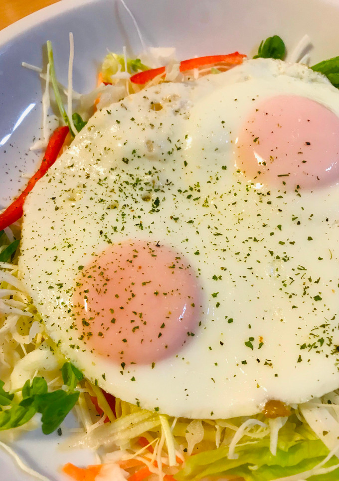 目玉焼きソースのサラダ-レシピのメイン写真