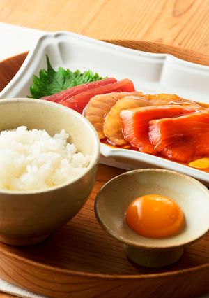 お刺身で贅沢ご飯～卵黄添え～-レシピのメイン写真