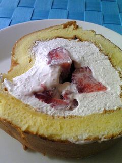 イチゴのロールケーキ-レシピのメイン写真