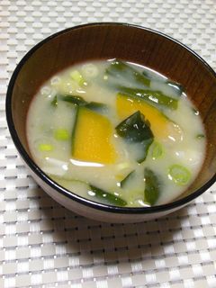 かぼちゃとわかめのお味噌汁-レシピのメイン写真