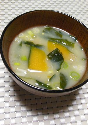 かぼちゃとわかめのお味噌汁-レシピのメイン写真