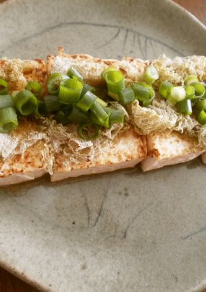 油不要★豆腐を焼いて♬とろろ昆布のせ☆-レシピのメイン写真