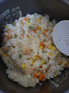 炊飯器でエビピラフ-レシピのメイン写真