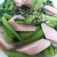 小松菜と魚肉ソーセージのオイスター炒め