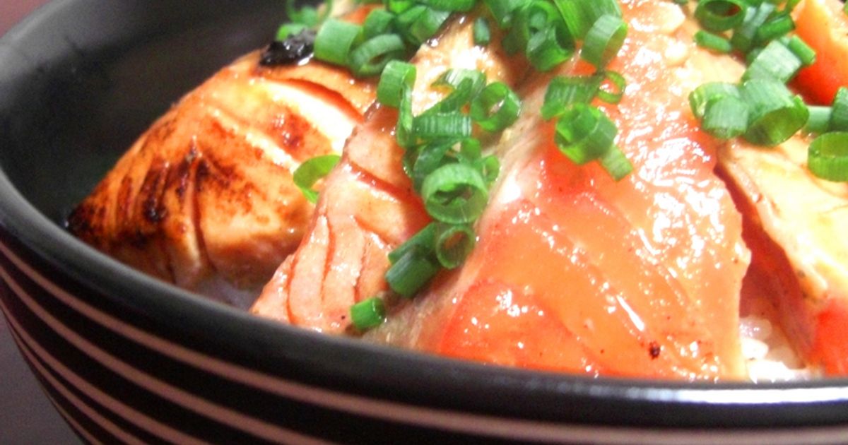 基本からアレンジまで!思わずつくりたくなる「サーモン炙り丼」のレシピ集 | クックパッド