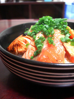 サーモンの炙り丼-レシピのメイン写真
