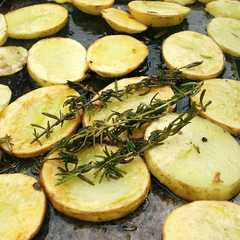 รูปของ BBQにも！！新じゃがの香草焼き。