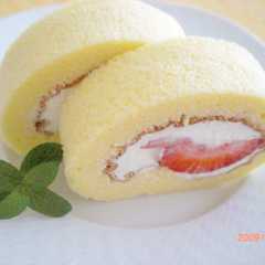 รูปของ 本格派♪フルーツ・ロールケーキの完成！