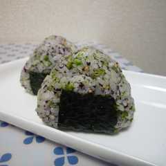 รูปของ ゆかりと青海苔のおにぎり