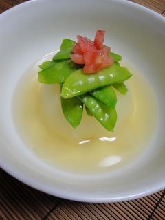圧力鍋で♪きぬさやと新玉ねぎのコンソメ煮-レシピのメイン写真