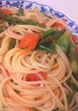 アスパラ、キャベツ、生トマトの春パスタ-レシピのメイン写真