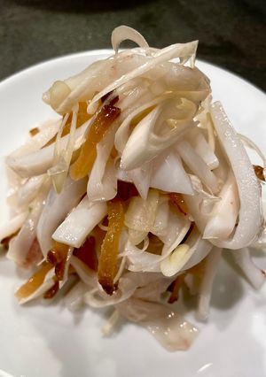 炙りいかといぶりがっこのごま油和え-レシピのメイン写真