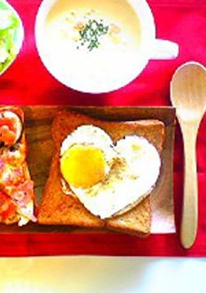 ハートの目玉焼き･｡ﾟ･☆-レシピのメイン写真