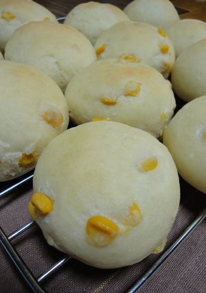 コーンたっぷり♪まんまるコーンパン-レシピのメイン写真