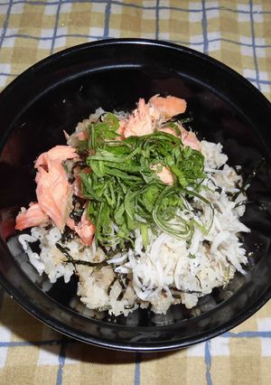 絶品！鮭フレークとシラスの二色丼-レシピのメイン写真