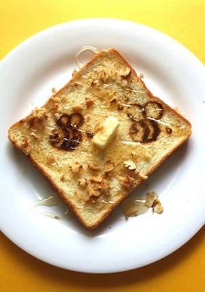 針金で焼印♪ミツバチとぶハニー☆トースト-レシピのメイン写真