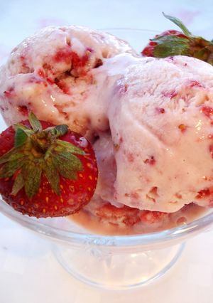 生クリーム不要☆苺みるくヨーグルトアイス-レシピのメイン写真