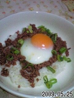 簡単☆そぼろ丼の温玉のせ-レシピのメイン写真