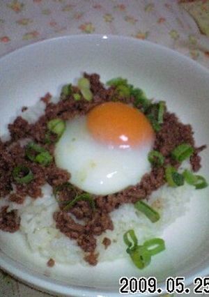 簡単☆そぼろ丼の温玉のせ-レシピのメイン写真