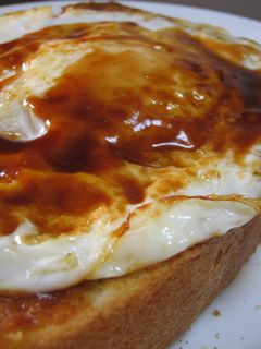 目玉焼き乗っけただけトースト-レシピのメイン写真