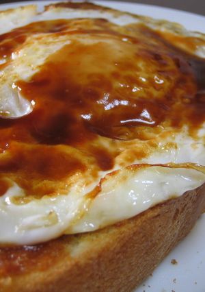 目玉焼き乗っけただけトースト-レシピのメイン写真