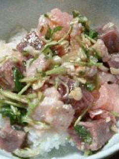 春っぽい色の洋風マグロ丼-レシピのメイン写真