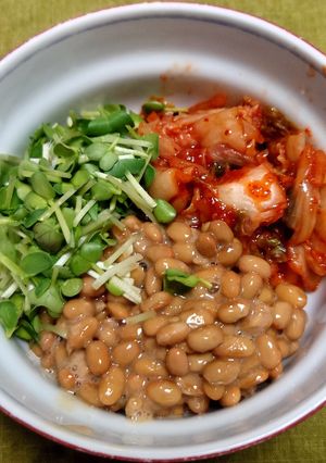キムチとかいわれ菜と納豆の小鉢-レシピのメイン写真