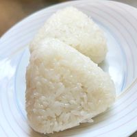 基本からアレンジまで！思わずつくりたくなる「美味しい塩おにぎり」の