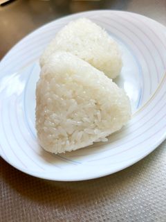 塩握り 塩むすび（塩おにぎり）の作り方/レシピ：白ごはん.com