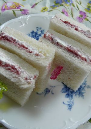 イチゴジャムとクリームのサンドイッチ-レシピのメイン写真