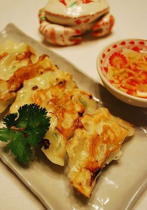 さっぱり香菜餃子♪タイ風でも中華風でも！-レシピのメイン写真