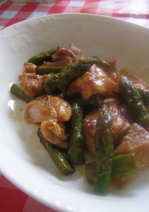 鶏肉とアスパラガスの梅酒炒め-レシピのメイン写真